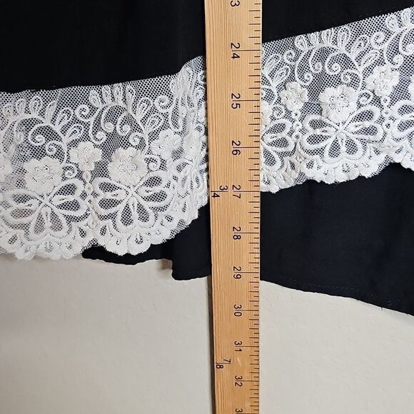 Umgee Black Tie Front Short Sleeve Peasant‎ Top With Ivory Lace Hem XL - Picture 8 of 9